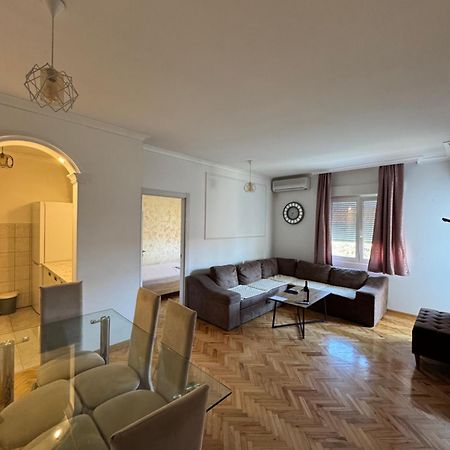 Long Royal Appartement Podgorica Buitenkant foto