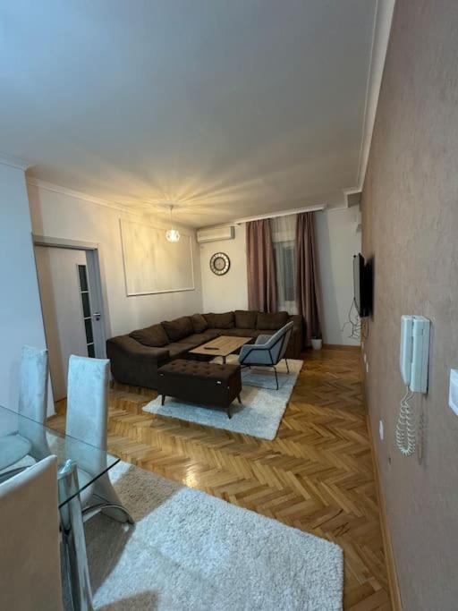 Long Royal Appartement Podgorica Buitenkant foto
