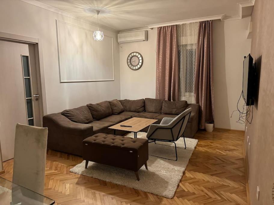 Long Royal Appartement Podgorica Buitenkant foto